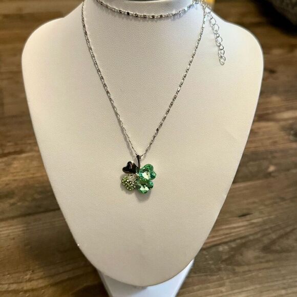 Crystal Green Four Leaf Clover Good Luck Pendant Silver Necklace New - Picture 3 of 5